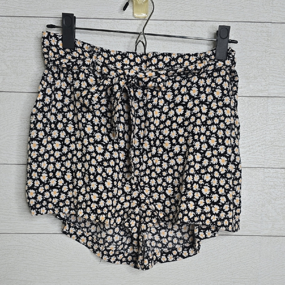 Daisy Print High Waist Women's Shorts